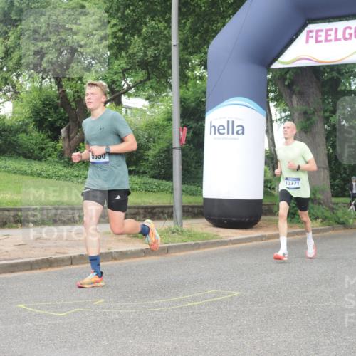 29.06.2025 - hella hamburg halbmarathon KatJ http://msf.ph/oto/8367875 29.06.2025 10:23:14 Zwischen KM18-KM19 5550, 7901 meine-sportfotos.de