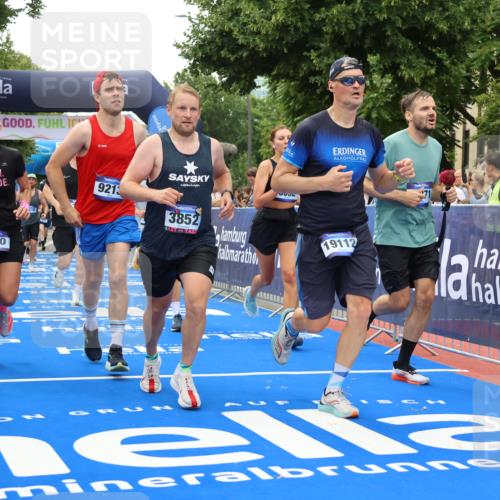 29.06.2025 - hella hamburg halbmarathon Strokosch-Dieckow http://msf.ph/oto/8367917 29.06.2025 10:49:59 Ziel 1216, 1321, 1507, 2020, 2540, 3562, 3692, 3852, 7100, 7657, 8454, 8455, 9031, 9213, 9303, 9491, 9965, 12203, 12271, 12527, 12733, 13225, 13758, 14257, 16403, 16716, 16732, 16887, 18228, 18657, 18658, 18884, 19112 meine-sportfotos.de