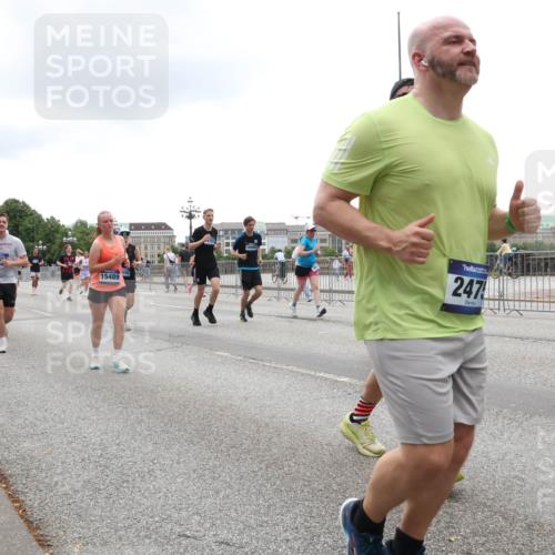 29.06.2025 - hella hamburg halbmarathon Lena Gebhardt http://msf.ph/oto/8367922 29.06.2025 10:48:40 Lombardsbrücke 461, 1245, 15489, 247, 1142, 1167, 1584, 1645, 2037, 2160, 2195, 2418, 2437, 2438, 2475, 2627, 2716, 2756, 2792, 2909, 3215, 3224, 3320, 3504, 3661, 3933, 4588, 5010, 5479, 5480, 5585, 5781, 6015, 6143, 6437, 7062, 7203, 7532, 7947, 7948, 8461, 8719, 8760, 8948, 9552, 9775, 9787, 9921, 10059, 10145, 10204, 10366, 10524, 10654, 10656, 11364, 11365, 13814, 13845, 15715, 16498, 16499, 16701 meine-sportfotos.de