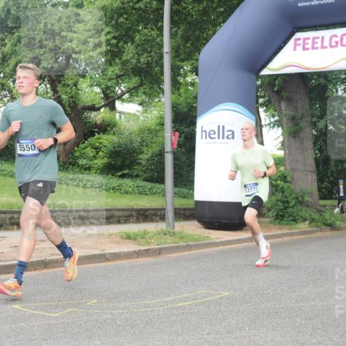 29.06.2025 - hella hamburg halbmarathon KatJ http://msf.ph/oto/8367929 29.06.2025 10:23:14 Zwischen KM18-KM19 5550, 7901 meine-sportfotos.de