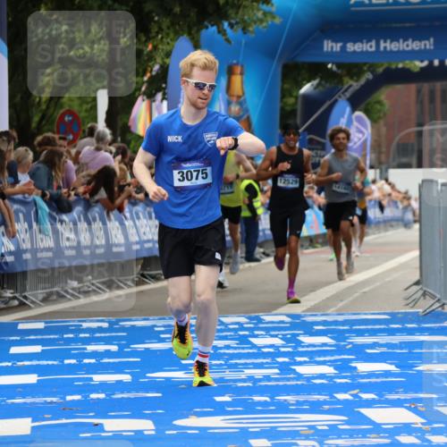 29.06.2025 - hella hamburg halbmarathon Strokosch-Dieckow http://msf.ph/oto/8367960 29.06.2025 10:28:16 Ziel 3075, 7389, 12529, 14140, 16711 meine-sportfotos.de