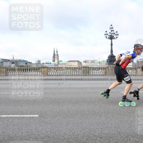 29.06.2025 - hella hamburg halbmarathon Lena Gebhardt http://msf.ph/oto/8367969 29.06.2025 08:49:53 Lombardsbrücke 242, 399, 660 meine-sportfotos.de