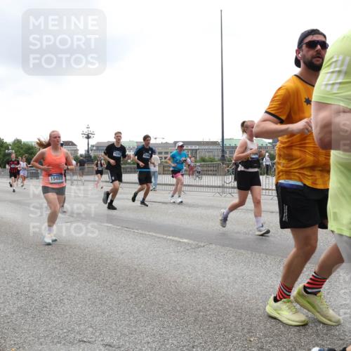 29.06.2025 - hella hamburg halbmarathon Lena Gebhardt http://msf.ph/oto/8367981 29.06.2025 10:48:41 Lombardsbrücke 8461, 15489, 16701, 2, 1142, 1167, 1584, 1645, 2037, 2160, 2195, 2437, 2438, 2475, 2627, 2716, 2756, 2792, 2909, 3215, 3224, 3320, 3504, 3661, 3933, 4588, 5010, 5479, 5480, 5585, 5781, 6015, 6143, 6437, 6566, 7062, 7203, 7532, 7947, 7948, 8461, 8719, 8760, 8948, 9552, 9775, 9787, 10059, 10145, 10204, 10366, 10524, 10654, 10656, 11364, 11365, 13814, 13845, 15715, 16498, 16499, 16701 meine-sportfotos.de