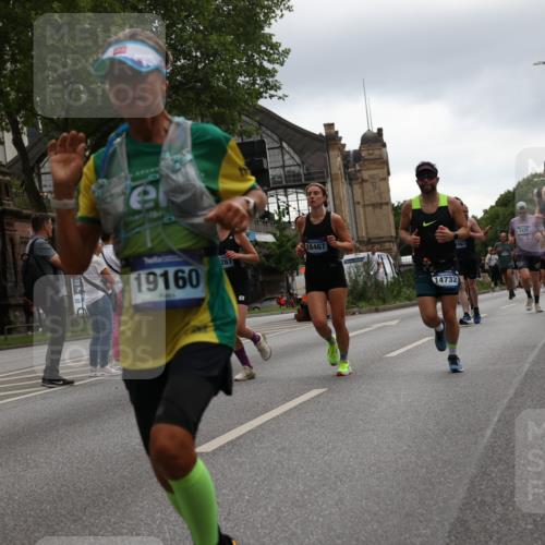 29.06.2025 - hella hamburg halbmarathon Yannick Fuchs http://msf.ph/oto/8367986 29.06.2025 10:53:27 20KM 2348, 2584, 2780, 3114, 3279, 3425, 3983, 4088, 4238, 4592, 4796, 5885, 6087, 6220, 6438, 7031, 7223, 7287, 8030, 9985, 10488, 10587, 10759, 10896, 10943, 11018, 11757, 11935, 11938, 12206, 12261, 12564, 12736, 12779, 12862, 13583, 13706, 13761, 14567, 14732, 14902, 14928, 14965, 15232, 15284, 15785, 16227, 16341, 16530, 16754, 16910, 16915, 16980, 17176, 17304, 17503, 17630, 18467, 18485, 18716, 18855, 19015, 19160 meine-sportfotos.de