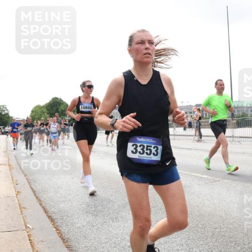 29.06.2025 - hella hamburg halbmarathon Lena Gebhardt http://msf.ph/oto/8367999 29.06.2025 10:39:34 Lombardsbrücke 10888, 3353, 1760, 1856, 1883, 2092, 2313, 2571, 2574, 2578, 2843, 2893, 2976, 2998, 3046, 3275, 3353, 3727, 4298, 4523, 4603, 4609, 4659, 4752, 4855, 4882, 5045, 5701, 6321, 6342, 6343, 6427, 6428, 6611, 6719, 6726, 6739, 6748, 7053, 7125, 7199, 7341, 7429, 7501, 7506, 7524, 7589, 7684, 7815, 8203, 8243, 8457, 8612, 8995, 9393, 9420, 9446, 9569, 9698, 9747, 9777, 10001, 10315, 10441, 10512, 10516 meine-sportfotos.de