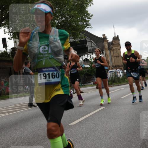 29.06.2025 - hella hamburg halbmarathon Yannick Fuchs http://msf.ph/oto/8368021 29.06.2025 10:53:27 20KM 2348, 2584, 2780, 3114, 3279, 3425, 3983, 4088, 4238, 4592, 4796, 5885, 6087, 6220, 6438, 7031, 7223, 7287, 8030, 9985, 10488, 10587, 10759, 10896, 10943, 11018, 11757, 11935, 11938, 12206, 12261, 12564, 12736, 12779, 12862, 13583, 13706, 13761, 14567, 14732, 14902, 14928, 14965, 15232, 15284, 15785, 16227, 16341, 16530, 16754, 16910, 16915, 16980, 17176, 17304, 17503, 17630, 18467, 18485, 18716, 18855, 19015, 19160 meine-sportfotos.de
