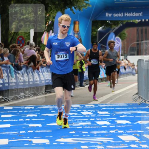 29.06.2025 - hella hamburg halbmarathon Strokosch-Dieckow http://msf.ph/oto/8368026 29.06.2025 10:28:16 Ziel 3075, 7389, 12529, 14140, 16711 meine-sportfotos.de