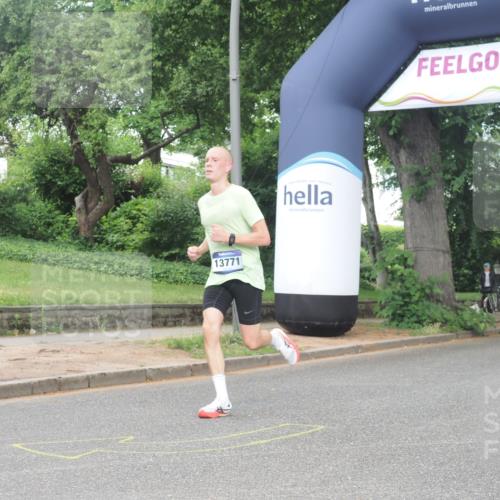 29.06.2025 - hella hamburg halbmarathon KatJ http://msf.ph/oto/8368027 29.06.2025 10:23:15 Zwischen KM18-KM19 5550, 7901 meine-sportfotos.de