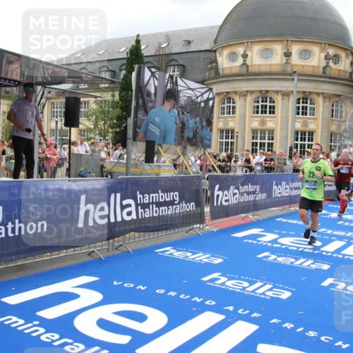 29.06.2025 - hella hamburg halbmarathon Michael Strokosch http://msf.ph/oto/8368029 29.06.2025 10:57:35 Ziel 1239, 2236, 2652, 3435, 4502, 5015, 5134, 5457, 5458, 5728, 6281, 6302, 8393, 12144, 13245, 14571, 15695, 16093, 17758 meine-sportfotos.de