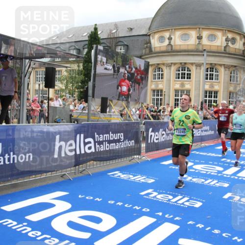 29.06.2025 - hella hamburg halbmarathon Michael Strokosch http://msf.ph/oto/8368044 29.06.2025 10:57:36 Ziel 1239, 2236, 2652, 3435, 4502, 5015, 5134, 5457, 5458, 5728, 8393, 12144, 13245, 14571, 14951, 16093, 17758, 17769 meine-sportfotos.de