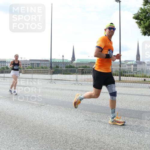 29.06.2025 - hella hamburg halbmarathon Lena Gebhardt http://msf.ph/oto/8368057 29.06.2025 10:14:39 Lombardsbrücke 17975, 1071, 1406, 1728, 2046, 2494, 2601, 2690, 2990, 3020, 3025, 3154, 3454, 3691, 3756, 3834, 3939, 5191, 5608, 5670, 5981, 6028, 6083, 6089, 6366, 6935, 7195, 7209, 7439, 7442, 7802, 7840, 7991, 8001, 8055, 8147, 8239, 8409, 8522, 8755, 8892, 9173, 9556, 9663, 9709, 9845, 10224, 10391, 10610, 10963, 12467, 13237, 13285, 14488, 16126 meine-sportfotos.de