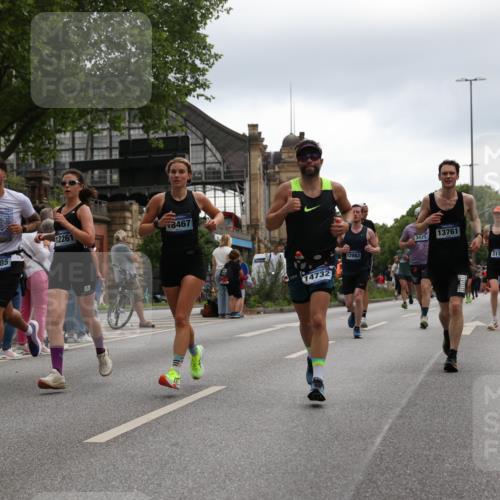 29.06.2025 - hella hamburg halbmarathon Yannick Fuchs http://msf.ph/oto/8368091 29.06.2025 10:53:27 20KM 2348, 2584, 2780, 3114, 3279, 3425, 3983, 4088, 4238, 4592, 4796, 5885, 6087, 6220, 6438, 7031, 7223, 7287, 8030, 9985, 10488, 10587, 10759, 10896, 10943, 11018, 11757, 11935, 11938, 12206, 12261, 12564, 12736, 12779, 12862, 13583, 13706, 13761, 14567, 14732, 14902, 14928, 14965, 15232, 15284, 15785, 16227, 16341, 16530, 16754, 16910, 16915, 16980, 17176, 17304, 17503, 17630, 18467, 18485, 18716, 18855, 19015, 19160 meine-sportfotos.de