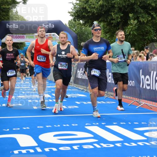 29.06.2025 - hella hamburg halbmarathon Strokosch-Dieckow http://msf.ph/oto/8368096 29.06.2025 10:49:59 Ziel 1216, 1321, 1507, 2020, 2540, 3562, 3692, 3852, 7100, 7657, 8454, 8455, 9031, 9213, 9303, 9491, 9965, 12203, 12271, 12527, 12733, 13225, 13758, 14257, 16403, 16716, 16732, 16887, 18228, 18657, 18658, 18884, 19112 meine-sportfotos.de