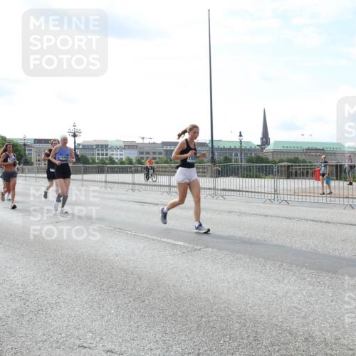 29.06.2025 - hella hamburg halbmarathon Lena Gebhardt http://msf.ph/oto/8368101 29.06.2025 10:14:40 Lombardsbrücke 288, 16167, 17975, 15875, 1071, 1406, 1728, 2046, 2494, 2601, 2690, 2990, 3020, 3025, 3154, 3454, 3691, 3756, 3834, 3939, 5191, 5608, 5670, 5981, 6028, 6083, 6089, 6366, 6935, 7195, 7209, 7439, 7442, 7802, 7840, 7991, 8001, 8055, 8147, 8239, 8409, 8522, 8755, 8854, 8892, 9173, 9556, 9663, 9709, 9845, 10224, 10391, 10610, 10963, 12467, 13237, 13285, 14488, 16126 meine-sportfotos.de