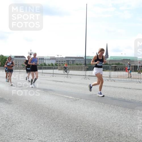 29.06.2025 - hella hamburg halbmarathon Lena Gebhardt http://msf.ph/oto/8368134 29.06.2025 10:14:40 Lombardsbrücke 288, 15875, 519, 16167, 17975, 1071, 1406, 1728, 2046, 2494, 2601, 2690, 2990, 3020, 3025, 3154, 3454, 3691, 3756, 3834, 3939, 5191, 5608, 5670, 5981, 6028, 6083, 6089, 6366, 6935, 7195, 7209, 7439, 7442, 7802, 7840, 7991, 8001, 8055, 8147, 8239, 8409, 8522, 8755, 8854, 8892, 9173, 9556, 9663, 9709, 9845, 10224, 10391, 10610, 10963, 12467, 13237, 13285, 14488, 16126 meine-sportfotos.de