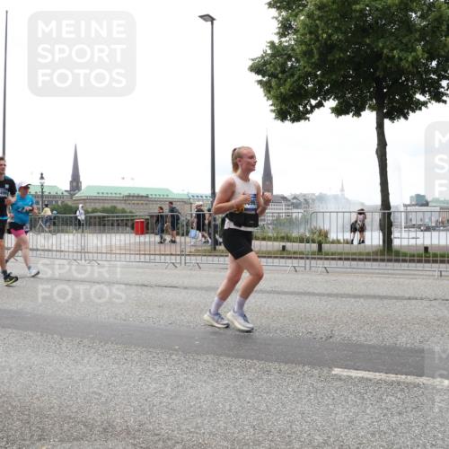 29.06.2025 - hella hamburg halbmarathon Lena Gebhardt http://msf.ph/oto/8368146 29.06.2025 10:48:42 Lombardsbrücke 5489, 16701, 18496, 5967, 1142, 1167, 1584, 1645, 2160, 2195, 2437, 2438, 2475, 2627, 2716, 2756, 2792, 2909, 3215, 3224, 3320, 3504, 3661, 4588, 5010, 5479, 5480, 5585, 5781, 6015, 6143, 6437, 6566, 7062, 7203, 7532, 7947, 7948, 8461, 8719, 8760, 8948, 9552, 9775, 9787, 10059, 10145, 10204, 10366, 10524, 10654, 10656, 11000, 11364, 11365, 13814, 13845, 15715, 16498, 16499, 16701 meine-sportfotos.de