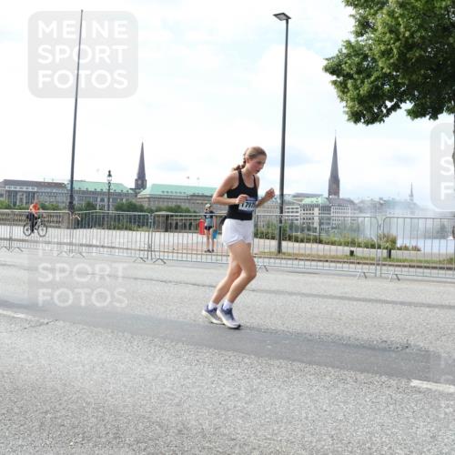 29.06.2025 - hella hamburg halbmarathon Lena Gebhardt http://msf.ph/oto/8368178 29.06.2025 10:14:41 Lombardsbrücke 1616, 7975, 1071, 1406, 1728, 2046, 2494, 2601, 2690, 2990, 3020, 3025, 3154, 3454, 3691, 3756, 3834, 3939, 5191, 5608, 5670, 5981, 6028, 6083, 6089, 6366, 6935, 7195, 7209, 7439, 7442, 7802, 7840, 7991, 8001, 8055, 8147, 8239, 8409, 8522, 8563, 8755, 8854, 8892, 9173, 9556, 9663, 9709, 9845, 10224, 10391, 10610, 10717, 10963, 12467, 13237, 13285, 14488, 16126 meine-sportfotos.de