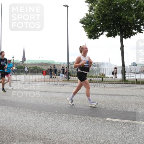 29.06.2025 - hella hamburg halbmarathon Lena Gebhardt http://msf.ph/oto/8368187 29.06.2025 10:48:42 Lombardsbrücke 15489, 1670, 18496, 5967, 1142, 1167, 1584, 1645, 2160, 2195, 2437, 2438, 2475, 2627, 2716, 2756, 2792, 2909, 3215, 3224, 3320, 3504, 3661, 4588, 5010, 5479, 5480, 5585, 5781, 6015, 6143, 6437, 6566, 7062, 7203, 7532, 7947, 7948, 8461, 8719, 8760, 8948, 9552, 9775, 9787, 10059, 10145, 10204, 10366, 10524, 10654, 10656, 11000, 11364, 11365, 13814, 13845, 15715, 16498, 16499, 16701 meine-sportfotos.de