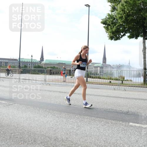 29.06.2025 - hella hamburg halbmarathon Lena Gebhardt http://msf.ph/oto/8368224 29.06.2025 10:14:41 Lombardsbrücke 1616, 17975, 1071, 1406, 1728, 2046, 2494, 2601, 2690, 2990, 3020, 3025, 3154, 3454, 3691, 3756, 3834, 3939, 5191, 5608, 5670, 5981, 6028, 6083, 6089, 6366, 6935, 7195, 7209, 7439, 7442, 7802, 7840, 7991, 8001, 8055, 8147, 8239, 8409, 8522, 8563, 8755, 8854, 8892, 9173, 9556, 9663, 9709, 9845, 10224, 10391, 10610, 10717, 10963, 12467, 13237, 13285, 14488, 16126 meine-sportfotos.de