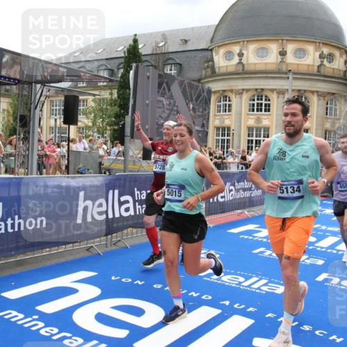 29.06.2025 - hella hamburg halbmarathon Michael Strokosch http://msf.ph/oto/8368235 29.06.2025 10:57:37 Ziel 1239, 2236, 2652, 4502, 5015, 5134, 5457, 5458, 5728, 12144, 13245, 14571, 14951, 15220, 17769, 17814 meine-sportfotos.de