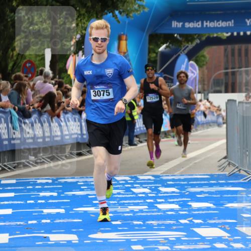 29.06.2025 - hella hamburg halbmarathon Strokosch-Dieckow http://msf.ph/oto/8368298 29.06.2025 10:28:16 Ziel 3075, 7389, 12529, 14140, 16711 meine-sportfotos.de