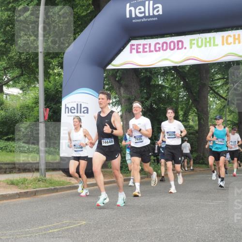 29.06.2025 - hella hamburg halbmarathon KatJ http://msf.ph/oto/8368302 29.06.2025 10:23:17 Zwischen KM18-KM19 5550, 7628, 7901 meine-sportfotos.de