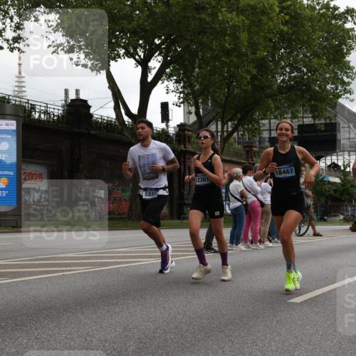 29.06.2025 - hella hamburg halbmarathon Yannick Fuchs http://msf.ph/oto/8368392 29.06.2025 10:53:28 20KM 2348, 2780, 3114, 3279, 3425, 3983, 4088, 4238, 4796, 4986, 5885, 6087, 6220, 6438, 7031, 7223, 7287, 8030, 8807, 9985, 10488, 10587, 10896, 10943, 11018, 11114, 11757, 11935, 11938, 12206, 12261, 12564, 12736, 12779, 12862, 13583, 13706, 13761, 14567, 14732, 14902, 14928, 14965, 15232, 15284, 15785, 16227, 16530, 16754, 16910, 16915, 16980, 17176, 17304, 17503, 17630, 18467, 18485, 18716, 18855, 19015, 19160 meine-sportfotos.de