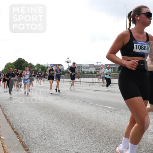 29.06.2025 - hella hamburg halbmarathon Lena Gebhardt http://msf.ph/oto/8368397 29.06.2025 10:39:36 Lombardsbrücke 10849, 2843, 10888, 752, 1760, 1856, 1883, 2092, 2313, 2571, 2574, 2578, 2843, 2893, 2976, 2998, 3046, 3275, 3353, 3727, 4298, 4523, 4603, 4609, 4659, 4752, 4855, 4882, 5045, 5701, 6321, 6342, 6343, 6427, 6428, 6719, 6726, 6739, 6748, 7053, 7125, 7199, 7341, 7429, 7501, 7506, 7524, 7684, 7815, 8107, 8203, 8243, 8612, 8995, 9393, 9420, 9446, 9569, 9698, 9747, 9777, 10001, 10315, 10441, 10512, 10516 meine-sportfotos.de