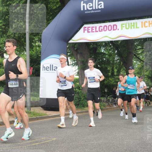 29.06.2025 - hella hamburg halbmarathon KatJ http://msf.ph/oto/8368414 29.06.2025 10:23:18 Zwischen KM18-KM19 5550, 7628 meine-sportfotos.de