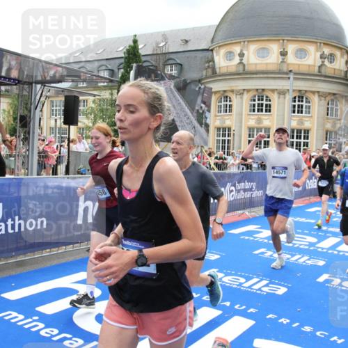 29.06.2025 - hella hamburg halbmarathon Michael Strokosch http://msf.ph/oto/8368417 29.06.2025 10:57:41 Ziel 1239, 1715, 2236, 2606, 2652, 4502, 5457, 5458, 12774, 13523, 14571, 14951, 15217, 15220, 17769, 17814, 18388, 18985 meine-sportfotos.de