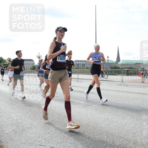 29.06.2025 - hella hamburg halbmarathon Lena Gebhardt http://msf.ph/oto/8368434 29.06.2025 10:14:42 Lombardsbrücke 16288, 048, 1628, 9663, 5191, 15875, 1616, 1071, 1379, 1406, 1575, 1728, 2046, 2494, 2601, 2690, 2990, 3020, 3025, 3154, 3454, 3691, 3756, 3834, 3939, 4641, 5191, 5608, 5670, 5981, 6028, 6083, 6089, 6366, 6935, 7195, 7209, 7439, 7442, 7802, 7840, 7991, 8055, 8147, 8239, 8409, 8522, 8563, 8755, 8854, 8892, 9173, 9556, 9663, 9709, 9845, 10224, 10391, 10610, 10717, 10963, 12467, 13237, 13285, 14488, 16126 meine-sportfotos.de