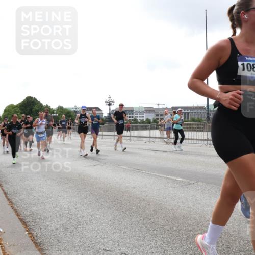 29.06.2025 - hella hamburg halbmarathon Lena Gebhardt http://msf.ph/oto/8368455 29.06.2025 10:39:36 Lombardsbrücke 12217, 04, 10888, 7524, 1760, 1856, 1883, 2092, 2313, 2571, 2574, 2578, 2843, 2893, 2976, 2998, 3046, 3275, 3353, 3727, 4298, 4523, 4603, 4609, 4659, 4752, 4855, 4882, 5045, 5701, 6321, 6342, 6343, 6427, 6428, 6719, 6726, 6739, 6748, 7053, 7125, 7199, 7341, 7429, 7501, 7506, 7524, 7684, 7815, 8107, 8203, 8243, 8612, 8995, 9393, 9420, 9446, 9569, 9698, 9747, 9777, 10001, 10315, 10441, 10512, 10516 meine-sportfotos.de
