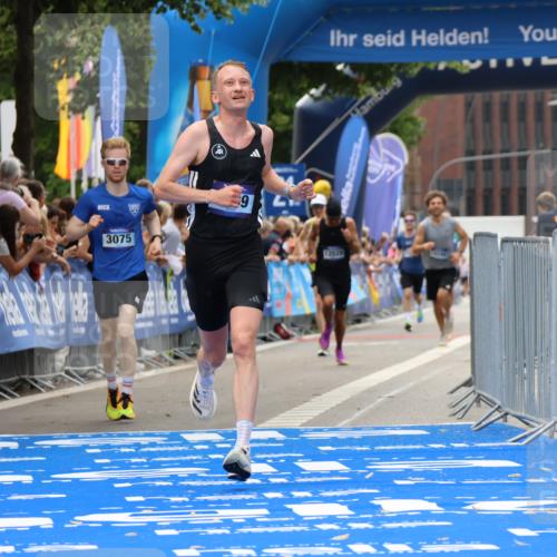 29.06.2025 - hella hamburg halbmarathon Strokosch-Dieckow http://msf.ph/oto/8368481 29.06.2025 10:28:12 Ziel 3075, 7389, 15883 meine-sportfotos.de