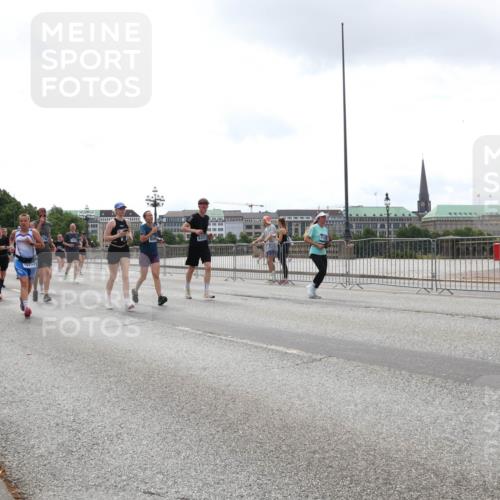29.06.2025 - hella hamburg halbmarathon Lena Gebhardt http://msf.ph/oto/8368518 29.06.2025 10:39:36 Lombardsbrücke 12217, 1084, 19104, 1760, 1856, 1883, 2092, 2313, 2571, 2574, 2578, 2843, 2893, 2976, 2998, 3046, 3275, 3353, 3727, 4298, 4523, 4603, 4609, 4659, 4752, 4855, 4882, 5045, 5701, 6321, 6342, 6343, 6427, 6428, 6719, 6726, 6739, 6748, 7053, 7125, 7199, 7341, 7429, 7501, 7506, 7524, 7684, 7815, 8107, 8203, 8243, 8612, 8995, 9393, 9420, 9446, 9569, 9698, 9747, 9777, 10001, 10315, 10441, 10512, 10516 meine-sportfotos.de