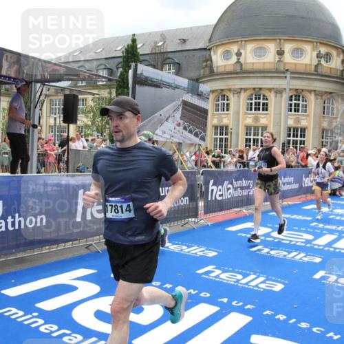 29.06.2025 - hella hamburg halbmarathon Michael Strokosch http://msf.ph/oto/8368604 29.06.2025 10:57:44 Ziel 1239, 1715, 1719, 2606, 7833, 10133, 12774, 13523, 14571, 14951, 15217, 15220, 16418, 17201, 17455, 17769, 17814, 18388, 18508, 18985 meine-sportfotos.de