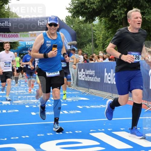 29.06.2025 - hella hamburg halbmarathon Strokosch-Dieckow http://msf.ph/oto/8368650 29.06.2025 10:49:50 Ziel 2540, 3543, 4017, 5460, 5894, 6125, 8454, 8455, 9126, 9200, 9491, 9551, 9597, 9723, 9924, 11975, 12527, 12733, 13159, 13463, 14794, 16716, 16732, 16800, 16887, 17282, 17753, 19109, 19122 meine-sportfotos.de