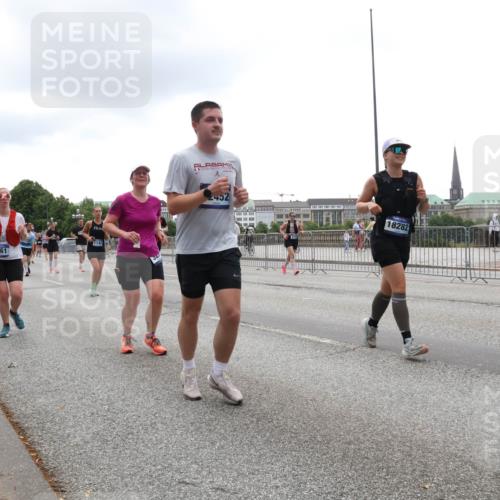 29.06.2025 - hella hamburg halbmarathon Lena Gebhardt http://msf.ph/oto/8368652 29.06.2025 10:48:43 Lombardsbrücke 1142, 8461, 452, 18282, 1142, 1167, 1584, 1645, 2160, 2195, 2437, 2438, 2475, 2627, 2716, 2756, 2792, 2909, 3215, 3224, 3320, 3661, 4588, 5010, 5479, 5480, 5781, 6015, 6143, 6437, 6566, 7062, 7203, 7532, 7947, 7948, 8461, 8719, 8760, 8948, 9552, 9775, 9787, 10059, 10081, 10204, 10366, 10524, 10654, 10656, 11000, 11364, 11365, 13814, 13845, 15715, 16498, 16499, 16701 meine-sportfotos.de