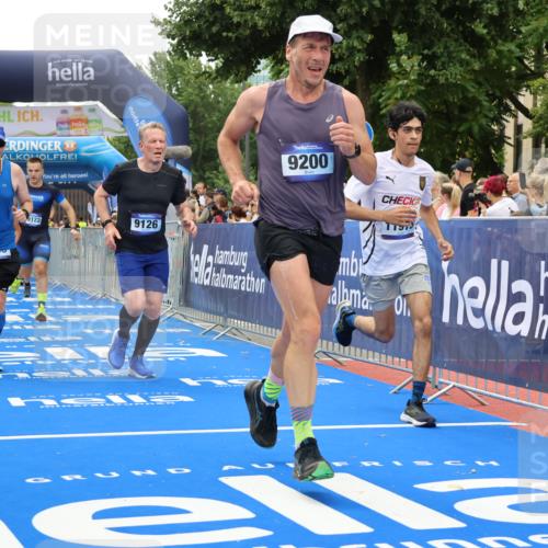 29.06.2025 - hella hamburg halbmarathon Strokosch-Dieckow http://msf.ph/oto/8368679 29.06.2025 10:49:49 Ziel 2540, 3543, 4017, 5460, 5894, 6125, 8454, 8455, 9126, 9200, 9491, 9551, 9597, 9723, 9924, 11975, 12527, 12733, 13159, 13463, 14794, 16716, 16732, 16800, 16877, 16887, 17282, 17753, 18926, 19109, 19122 meine-sportfotos.de