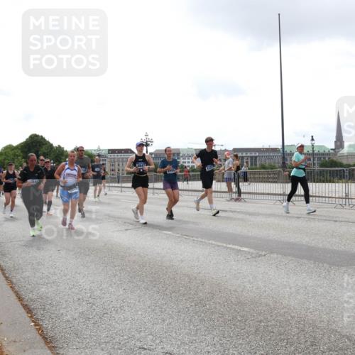 29.06.2025 - hella hamburg halbmarathon Lena Gebhardt http://msf.ph/oto/8368696 29.06.2025 10:39:37 Lombardsbrücke 6321, 12217, 1760, 1856, 1883, 2092, 2313, 2571, 2574, 2578, 2843, 2893, 2976, 2998, 3046, 3275, 3353, 3727, 3882, 3883, 3884, 4298, 4523, 4603, 4609, 4659, 4752, 4855, 4882, 5045, 5701, 6321, 6342, 6343, 6427, 6428, 6719, 6726, 6739, 6748, 7045, 7053, 7125, 7199, 7341, 7429, 7501, 7506, 7524, 7684, 7815, 8107, 8203, 8243, 8612, 8995, 9393, 9420, 9446, 9569, 9698, 9747, 9777, 10001, 10315, 10441, 10512, 10516 meine-sportfotos.de