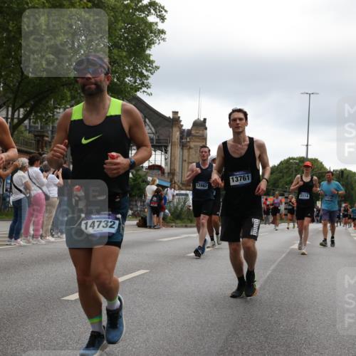 29.06.2025 - hella hamburg halbmarathon Yannick Fuchs http://msf.ph/oto/8368733 29.06.2025 10:53:29 20KM 2348, 2780, 3114, 3279, 3425, 4238, 4796, 4986, 5885, 6087, 6220, 6438, 7031, 7223, 7287, 8030, 8326, 8807, 9985, 10488, 10587, 10896, 10943, 11018, 11114, 11757, 11935, 11938, 12206, 12261, 12564, 12736, 12779, 12862, 13583, 13706, 13761, 14567, 14732, 14902, 14928, 14965, 15232, 15284, 15785, 16227, 16530, 16754, 16910, 16915, 16980, 17176, 17304, 17503, 17630, 18467, 18485, 18716, 18855, 19015, 19160 meine-sportfotos.de
