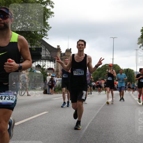 29.06.2025 - hella hamburg halbmarathon Yannick Fuchs http://msf.ph/oto/8368767 29.06.2025 10:53:29 20KM 2348, 2780, 3114, 3279, 3425, 4238, 4796, 4986, 5885, 6087, 6220, 6438, 7031, 7223, 7287, 8030, 8326, 8807, 9985, 10488, 10587, 10896, 10943, 11018, 11114, 11757, 11935, 11938, 12206, 12261, 12564, 12736, 12779, 12862, 13583, 13706, 13761, 14567, 14732, 14902, 14928, 14965, 15232, 15284, 15785, 16227, 16530, 16754, 16910, 16915, 16980, 17176, 17304, 17503, 17630, 18467, 18485, 18716, 18855, 19015, 19160 meine-sportfotos.de