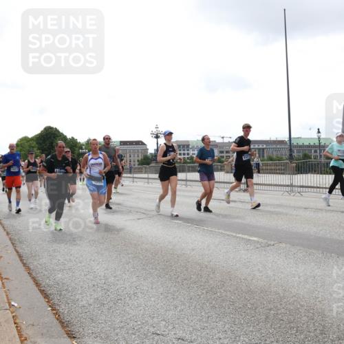 29.06.2025 - hella hamburg halbmarathon Lena Gebhardt http://msf.ph/oto/8368773 29.06.2025 10:39:37 Lombardsbrücke 12217, 1084, 11175, 1760, 1856, 1883, 2092, 2313, 2571, 2574, 2578, 2843, 2893, 2976, 2998, 3046, 3275, 3353, 3727, 3882, 3883, 3884, 4298, 4523, 4603, 4609, 4659, 4752, 4855, 4882, 5045, 5701, 6321, 6342, 6343, 6427, 6428, 6719, 6726, 6739, 6748, 7045, 7053, 7125, 7199, 7341, 7429, 7501, 7506, 7524, 7684, 7815, 8107, 8203, 8243, 8612, 8995, 9393, 9420, 9446, 9569, 9698, 9747, 9777, 10001, 10315, 10441, 10512, 10516 meine-sportfotos.de