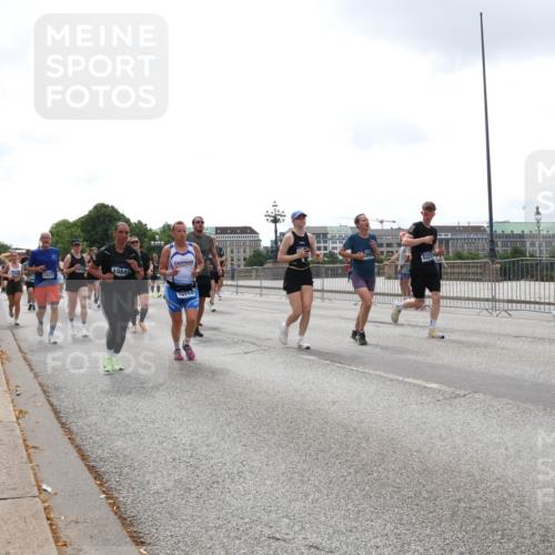 29.06.2025 - hella hamburg halbmarathon Lena Gebhardt http://msf.ph/oto/8368798 29.06.2025 10:39:37 Lombardsbrücke 12212, 10849, 6321, 11175, 16104, 1760, 1856, 1883, 2092, 2313, 2571, 2574, 2578, 2843, 2893, 2976, 2998, 3046, 3275, 3353, 3727, 3882, 3883, 3884, 4298, 4523, 4603, 4609, 4659, 4752, 4855, 4882, 5045, 5701, 6321, 6342, 6343, 6427, 6428, 6719, 6726, 6739, 6748, 7045, 7053, 7125, 7199, 7341, 7429, 7501, 7506, 7524, 7684, 7815, 8107, 8203, 8243, 8612, 8995, 9393, 9420, 9446, 9569, 9698, 9747, 9777, 10001, 10315, 10441, 10512, 10516 meine-sportfotos.de