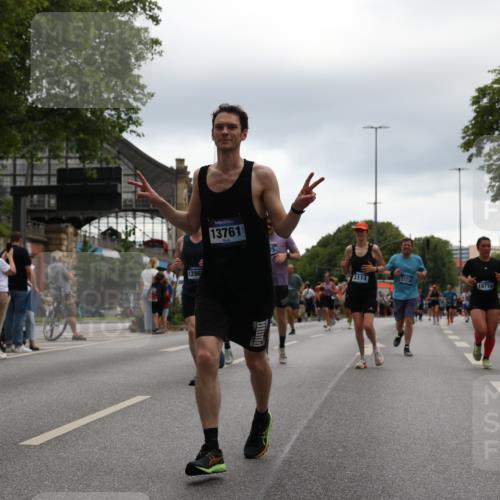 29.06.2025 - hella hamburg halbmarathon Yannick Fuchs http://msf.ph/oto/8368908 29.06.2025 10:53:29 20KM 2348, 2780, 3114, 3279, 3425, 4238, 4796, 4986, 5885, 6087, 6220, 6438, 7031, 7223, 7287, 8030, 8326, 8807, 9985, 10488, 10587, 10896, 10943, 11018, 11114, 11757, 11935, 11938, 12206, 12261, 12564, 12736, 12779, 12862, 13583, 13706, 13761, 14567, 14732, 14902, 14928, 14965, 15232, 15284, 15785, 16227, 16530, 16754, 16910, 16915, 16980, 17176, 17304, 17503, 17630, 18467, 18485, 18716, 18855, 19015, 19160 meine-sportfotos.de