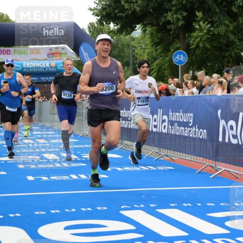 29.06.2025 - hella hamburg halbmarathon Strokosch-Dieckow http://msf.ph/oto/8368919 29.06.2025 10:49:49 Ziel 2540, 3543, 4017, 5460, 5894, 6125, 8454, 8455, 9126, 9200, 9491, 9551, 9597, 9723, 9924, 11975, 12527, 12733, 13159, 13463, 14794, 16716, 16732, 16800, 16877, 16887, 17282, 17753, 18926, 19109, 19122 meine-sportfotos.de