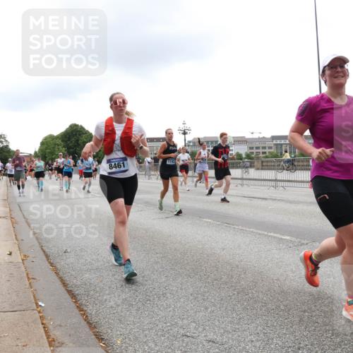 29.06.2025 - hella hamburg halbmarathon Lena Gebhardt http://msf.ph/oto/8368967 29.06.2025 10:48:44 Lombardsbrücke 8461, 1142, 1142, 1167, 1584, 2160, 2195, 2437, 2438, 2475, 2627, 2716, 2792, 2909, 3215, 3224, 3320, 3661, 5010, 5479, 5480, 5551, 5781, 6015, 6143, 6437, 6566, 7062, 7203, 7532, 7947, 7948, 8461, 8719, 8760, 8948, 9552, 9775, 9787, 10059, 10081, 10204, 10366, 10524, 10654, 10656, 11000, 11364, 11365, 13814, 13845, 15715, 16498, 16499, 16701 meine-sportfotos.de