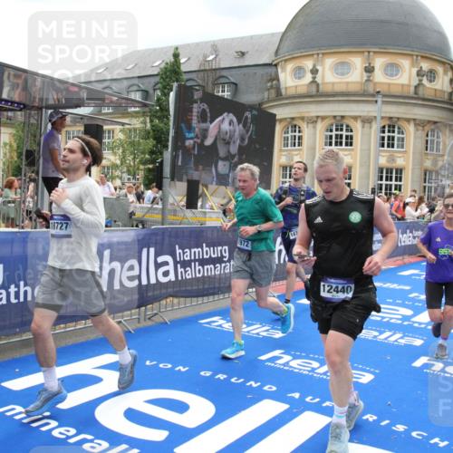 29.06.2025 - hella hamburg halbmarathon Michael Strokosch http://msf.ph/oto/8368976 29.06.2025 10:57:52 Ziel 1972, 2034, 2806, 2883, 5391, 7269, 7833, 9820, 10599, 10703, 12440, 12523, 13376, 14737, 16418, 16517, 17201, 17543, 18492, 18508, 18727 meine-sportfotos.de