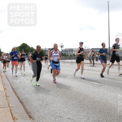 29.06.2025 - hella hamburg halbmarathon Lena Gebhardt http://msf.ph/oto/8368987 29.06.2025 10:39:38 Lombardsbrücke 12217, 1084, 6321, 104, 1760, 1856, 1883, 2092, 2313, 2574, 2578, 2843, 2893, 2976, 3046, 3275, 3353, 3727, 3882, 3883, 3884, 4298, 4523, 4603, 4609, 4659, 4752, 4855, 4882, 5045, 5701, 6321, 6342, 6343, 6427, 6428, 6719, 6726, 6739, 6748, 7045, 7053, 7125, 7199, 7341, 7429, 7501, 7506, 7524, 7684, 8107, 8203, 8243, 8612, 8995, 9393, 9420, 9446, 9569, 9698, 9747, 9777, 10001, 10441, 10512, 10516 meine-sportfotos.de