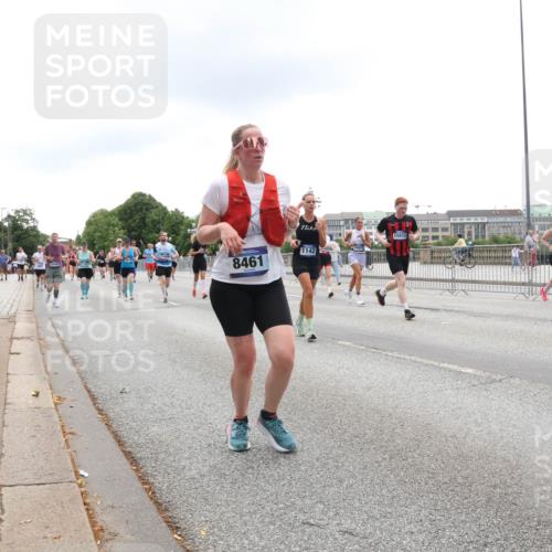 29.06.2025 - hella hamburg halbmarathon Lena Gebhardt http://msf.ph/oto/8369003 29.06.2025 10:48:44 Lombardsbrücke 8461, 1142, 15833, 1142, 1167, 1584, 2160, 2195, 2437, 2438, 2475, 2627, 2716, 2792, 2909, 3215, 3224, 3320, 3661, 5010, 5479, 5480, 5551, 5781, 6015, 6143, 6437, 6566, 7062, 7203, 7532, 7947, 7948, 8461, 8719, 8760, 8948, 9552, 9775, 9787, 10059, 10081, 10204, 10366, 10524, 10654, 10656, 11000, 11364, 11365, 13814, 13845, 15715, 16498, 16499, 16701 meine-sportfotos.de