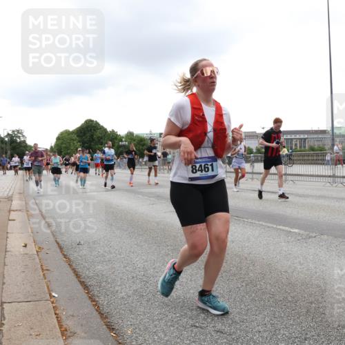 29.06.2025 - hella hamburg halbmarathon Lena Gebhardt http://msf.ph/oto/8369053 29.06.2025 10:48:45 Lombardsbrücke 8461, 1142, 1167, 1584, 2160, 2195, 2437, 2438, 2475, 2627, 2716, 2792, 2909, 3215, 3224, 3253, 3320, 3661, 5010, 5479, 5480, 5551, 5781, 6015, 6143, 6437, 6566, 7062, 7203, 7532, 7947, 7948, 8461, 8719, 8760, 8948, 9552, 9775, 9787, 10059, 10081, 10204, 10366, 10524, 10654, 10656, 11000, 11364, 11365, 13814, 13845, 15715, 16498, 16499, 16701 meine-sportfotos.de